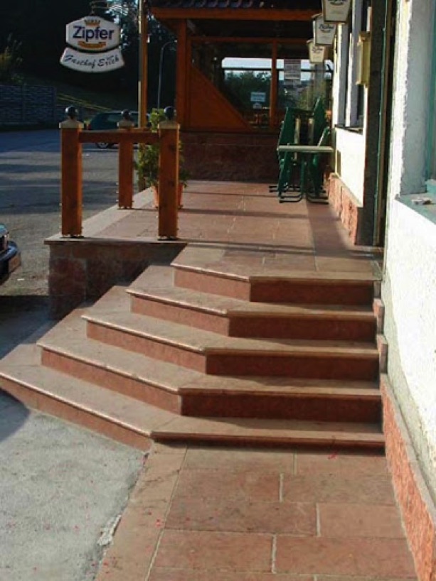 Tardosi vörös stokkolt lépcső